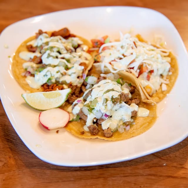 Trio Tacos De La Casa.