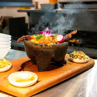 El Molcajete Plato